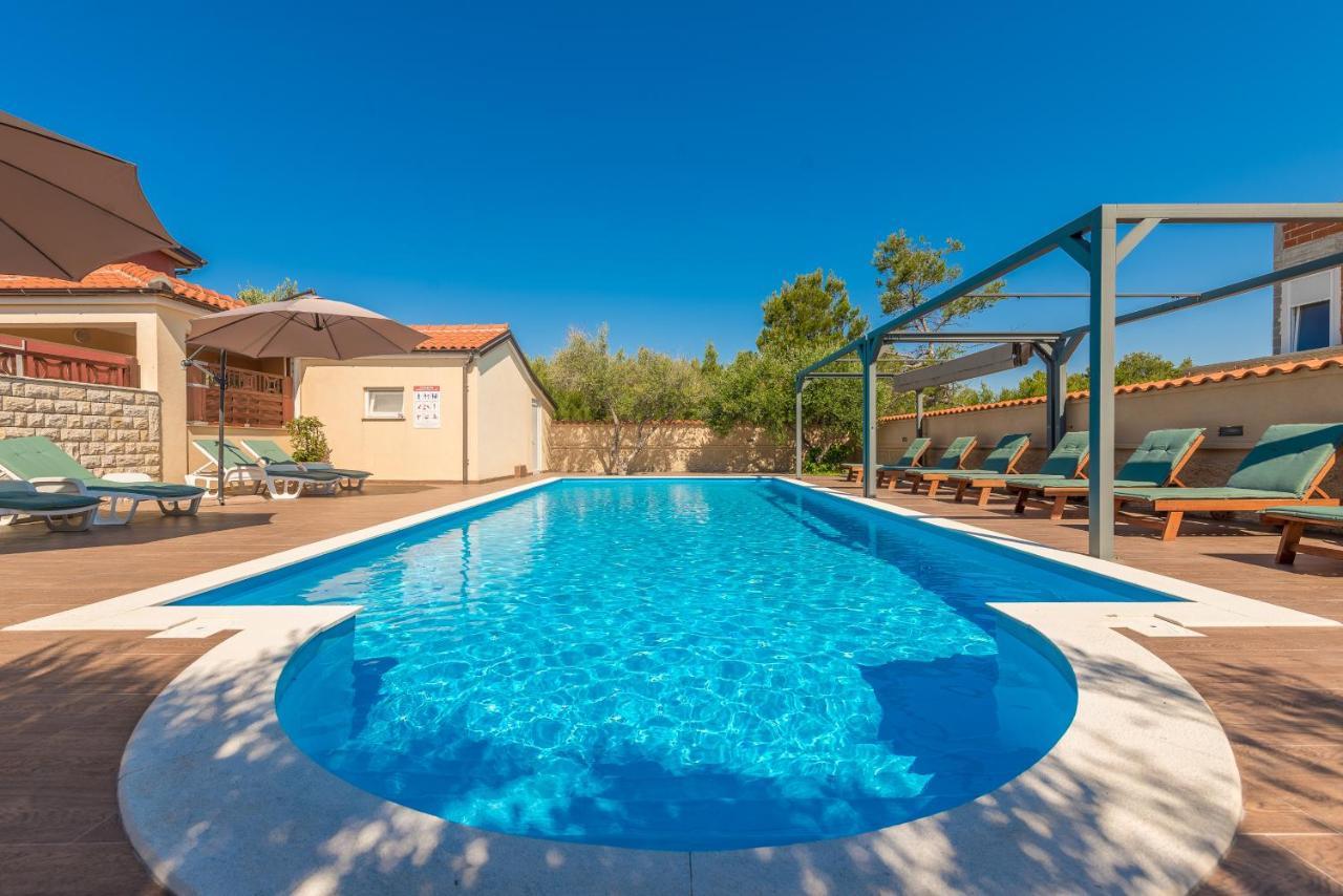 Villa Mare Apartments Вир Екстер'єр фото
