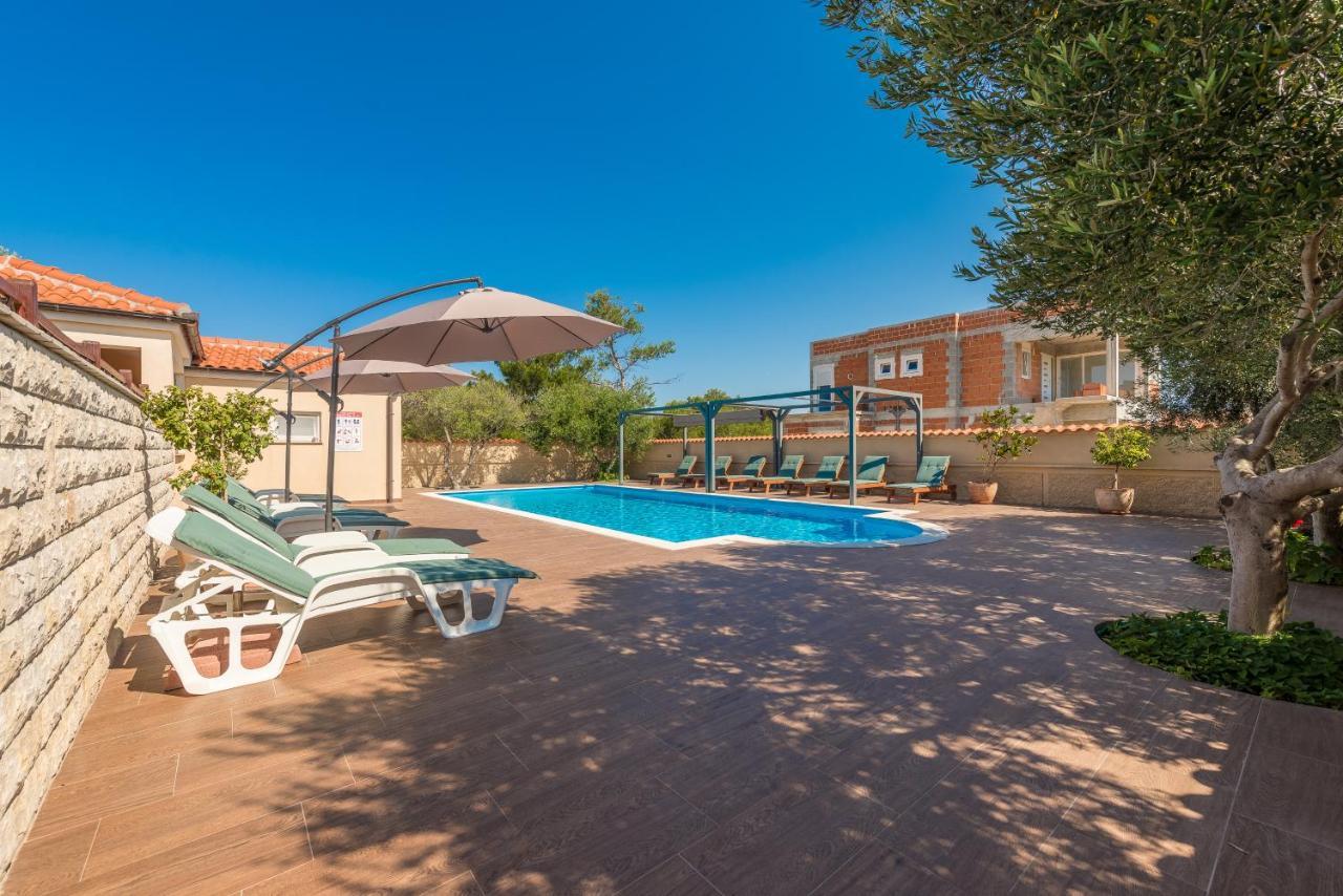Villa Mare Apartments Вир Екстер'єр фото
