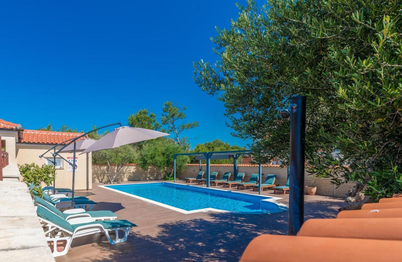Villa Mare Apartments Вир Екстер'єр фото