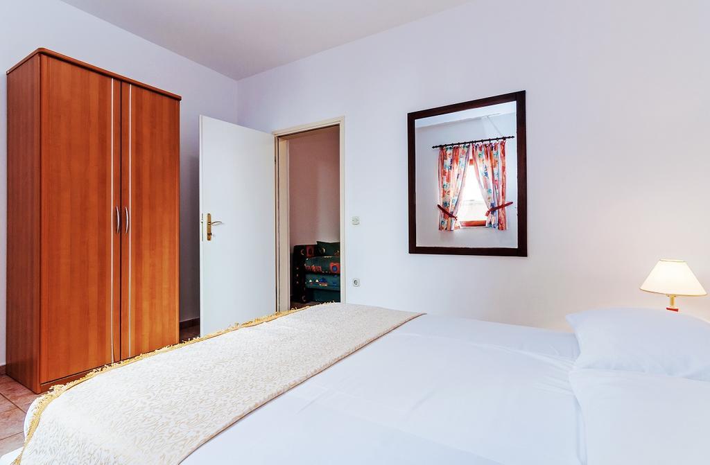 Villa Mare Apartments Вир Екстер'єр фото