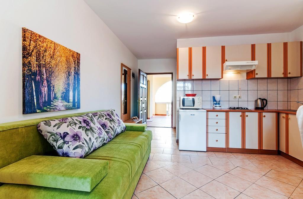 Villa Mare Apartments Вир Екстер'єр фото