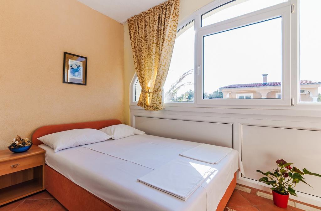 Villa Mare Apartments Вир Екстер'єр фото