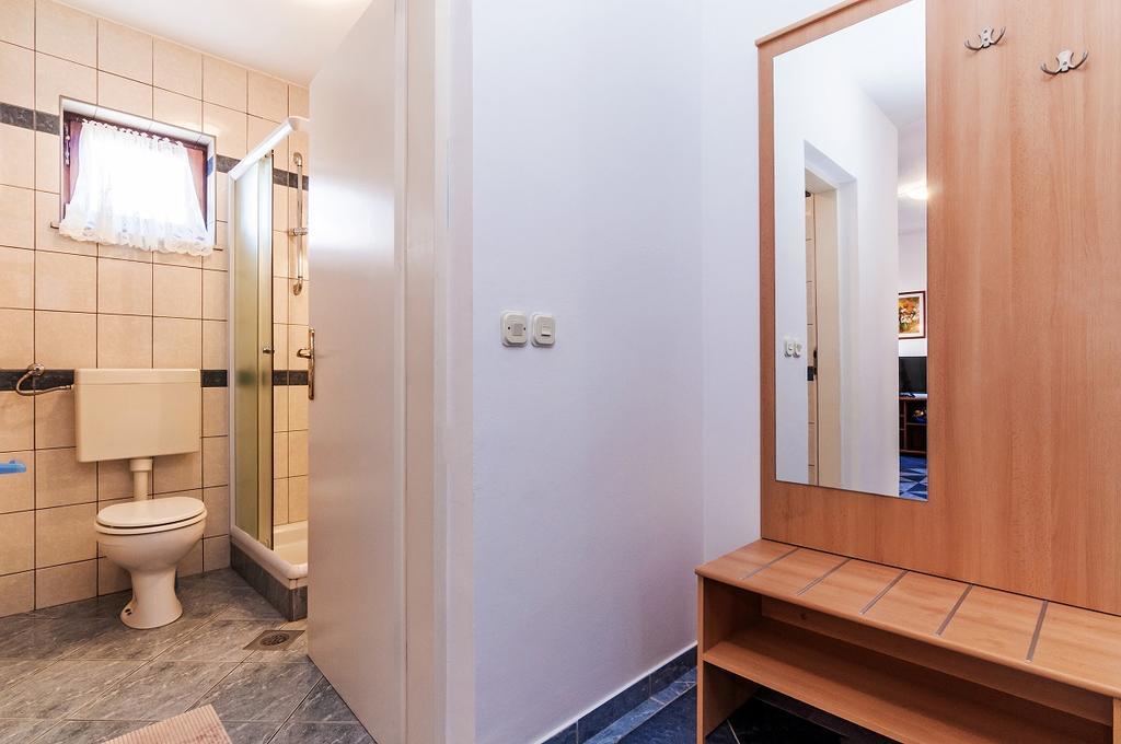 Villa Mare Apartments Вир Екстер'єр фото
