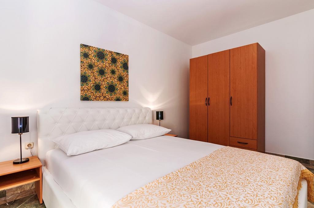 Villa Mare Apartments Вир Екстер'єр фото