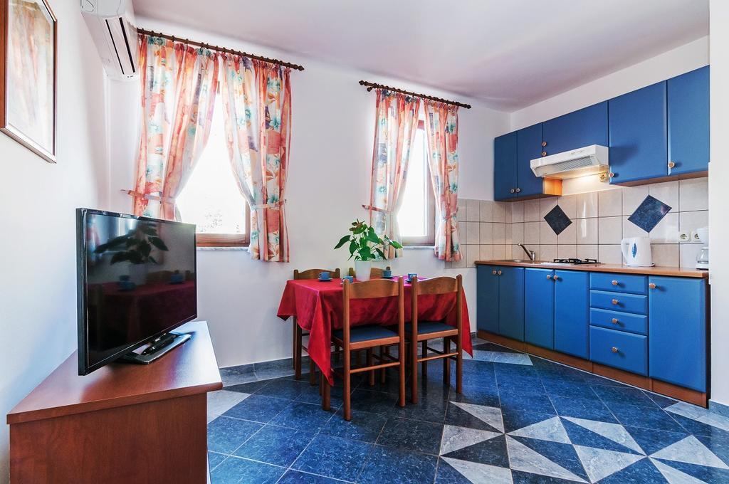 Villa Mare Apartments Вир Екстер'єр фото