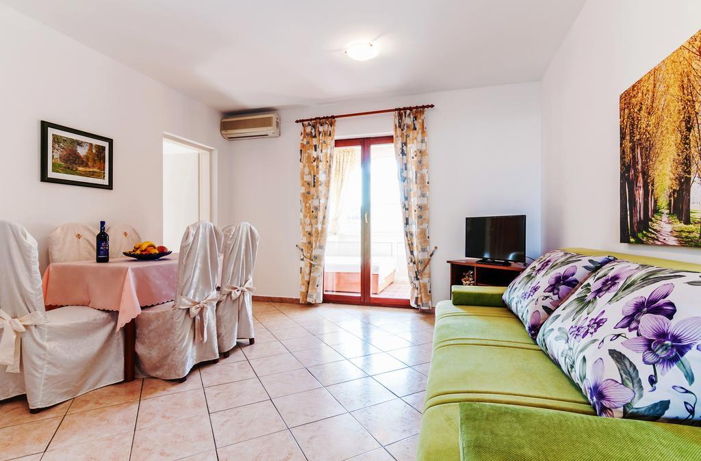 Villa Mare Apartments Вир Екстер'єр фото