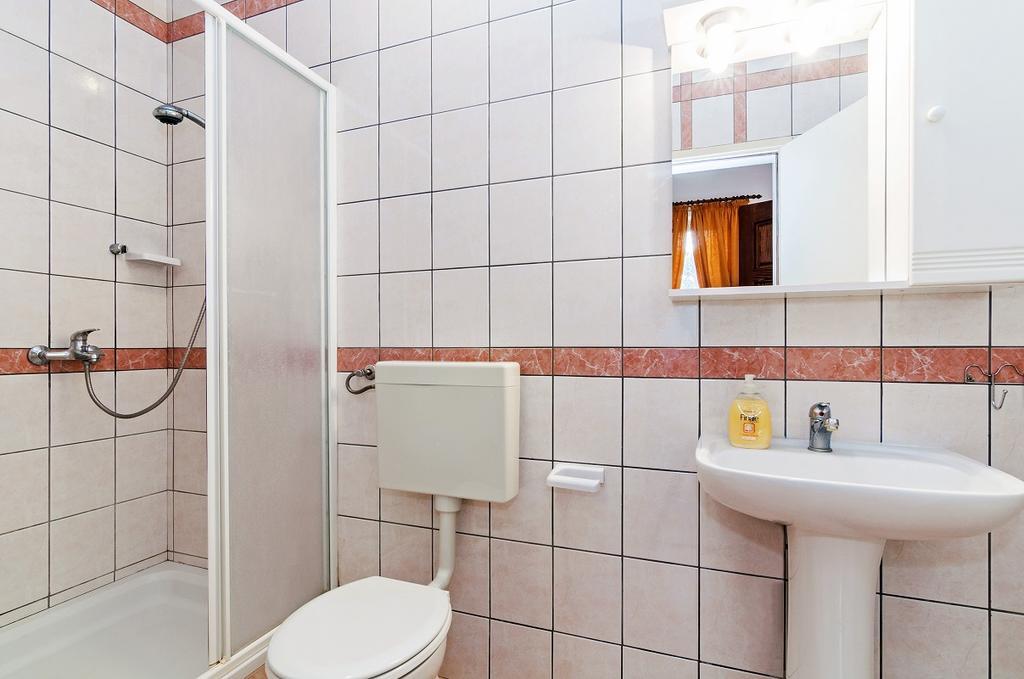 Villa Mare Apartments Вир Екстер'єр фото