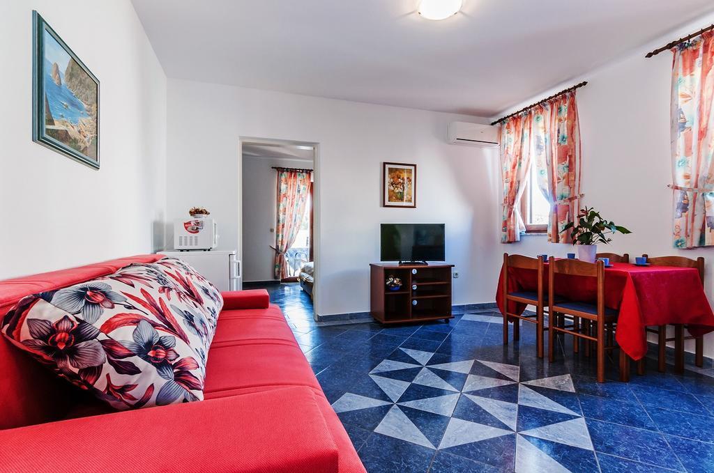 Villa Mare Apartments Вир Екстер'єр фото