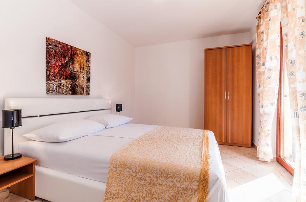 Villa Mare Apartments Вир Екстер'єр фото