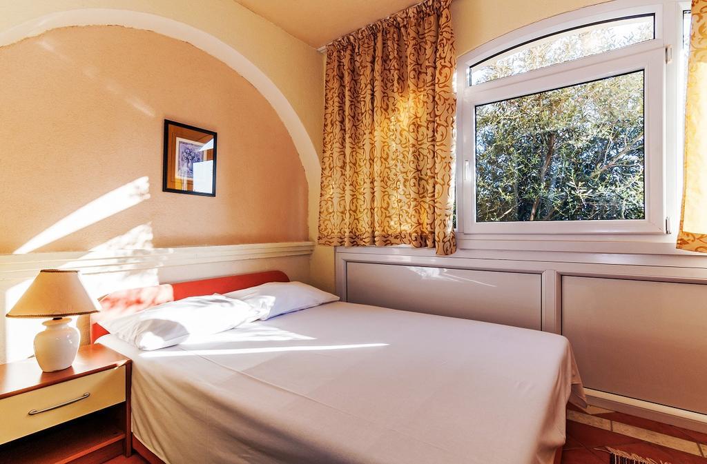 Villa Mare Apartments Вир Екстер'єр фото