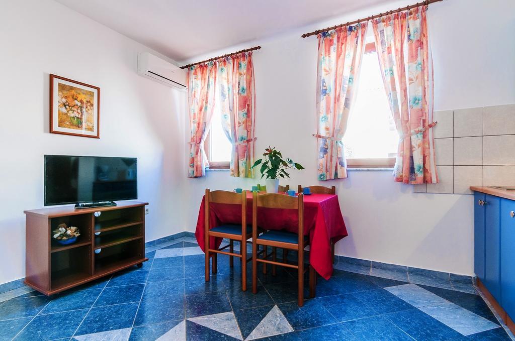 Villa Mare Apartments Вир Екстер'єр фото