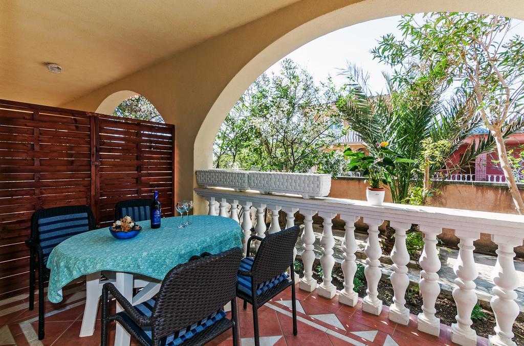 Villa Mare Apartments Вир Екстер'єр фото
