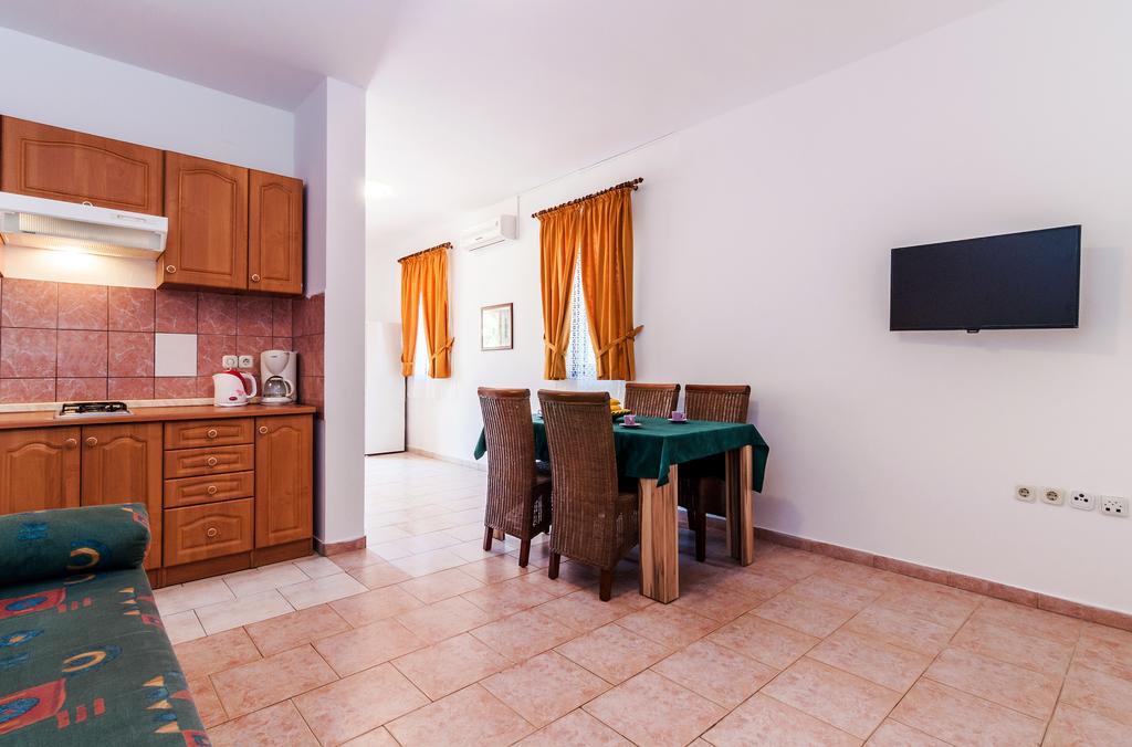 Villa Mare Apartments Вир Екстер'єр фото