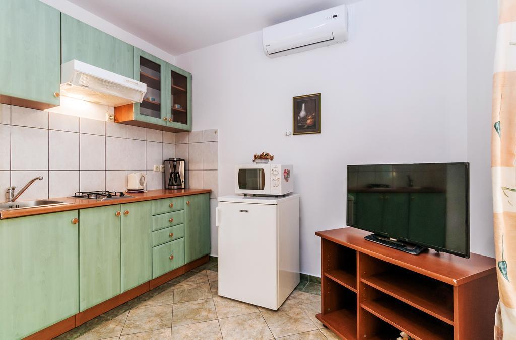 Villa Mare Apartments Вир Екстер'єр фото