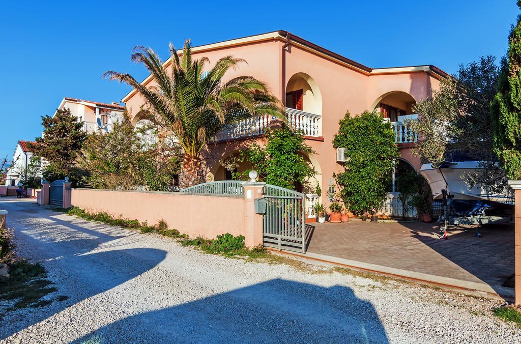 Villa Mare Apartments Вир Екстер'єр фото
