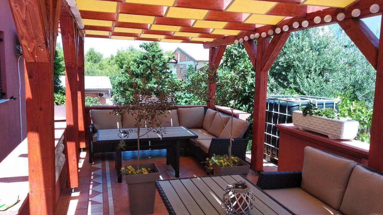 Villa Mare Apartments Вир Екстер'єр фото